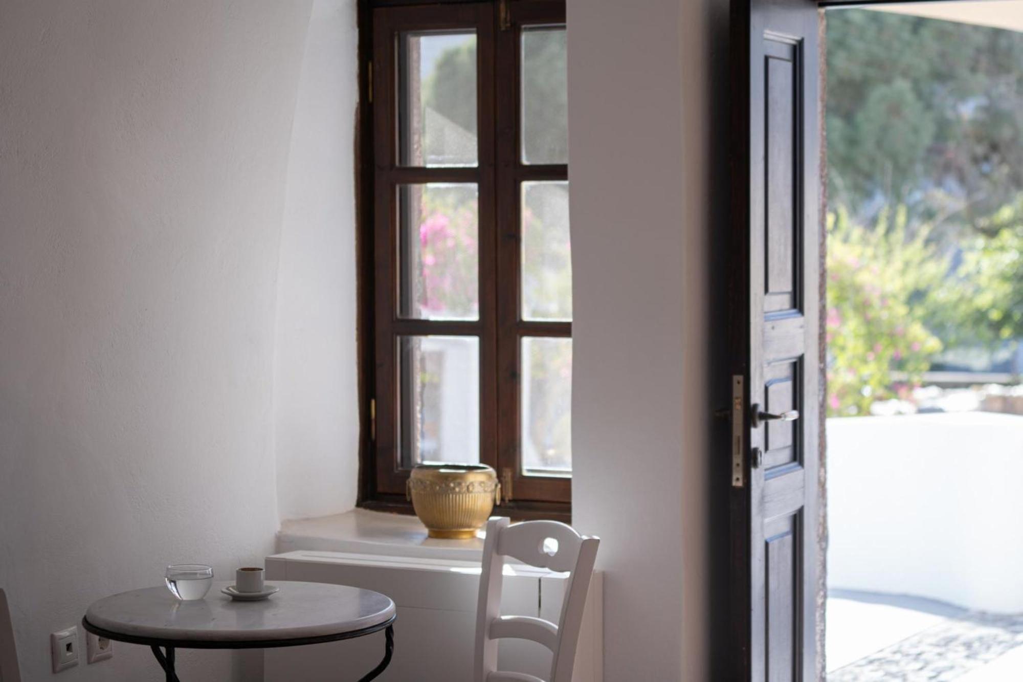 Madame Kalitsi Cozy Suites ฟิรา ภายนอก รูปภาพ