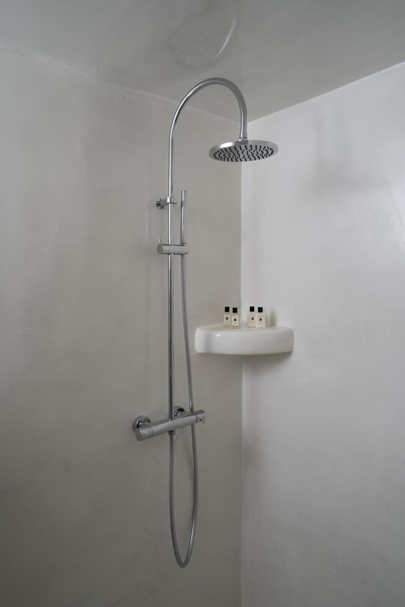 Madame Kalitsi Cozy Suites ฟิรา ภายนอก รูปภาพ