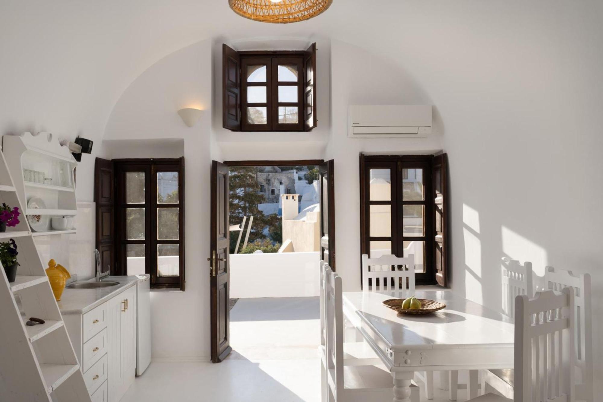 Madame Kalitsi Cozy Suites ฟิรา ภายนอก รูปภาพ