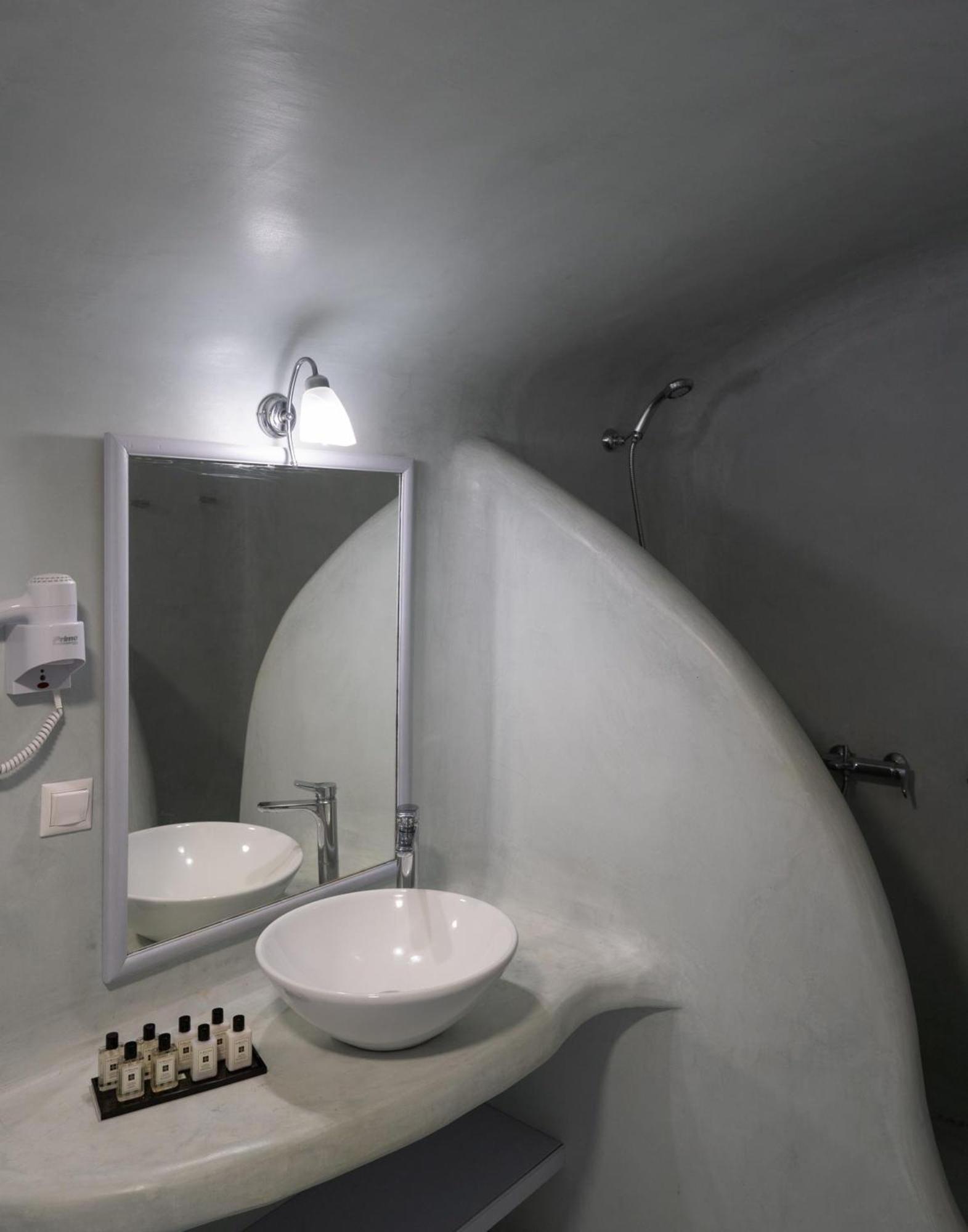 Madame Kalitsi Cozy Suites ฟิรา ภายนอก รูปภาพ